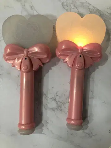 키티 하트형 리본 포함 라이트 스틱 2개 세트 532