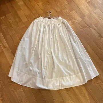 북유럽 생활 잡화점 어른을 위한 화이트 롱 스커트