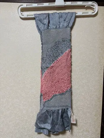 주름 가공 그레이와 핑크 오비 장식 천