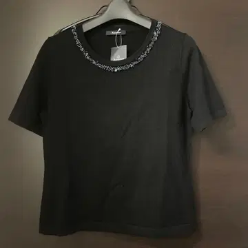 Aquascutum 블랙 반팔 니트 비쥬