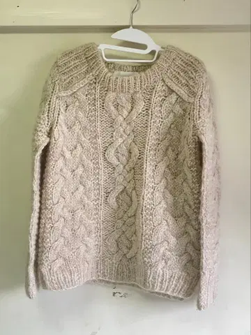 bulle de savon 베이지 케이블 니트 스웨터