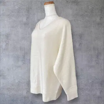 새상품급 슬로브 이에나 소프트 라무 나일론 V넥 풀오버