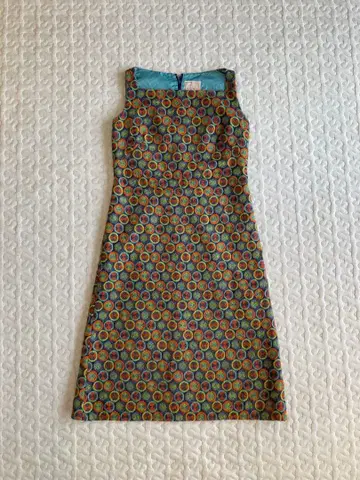 시빌라 컬러풀 원형 무늬 자수 슬리브리스 원피스