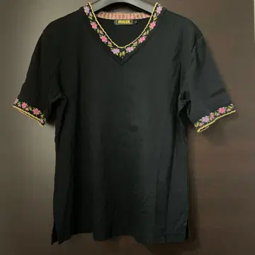 FEILER 블랙 V넥 티셔츠