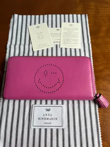 안야 힌드마치 스마일리 핑크 장지갑