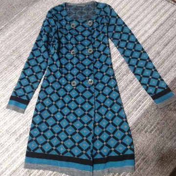 ANNA BASSANI 긴팔 니트 원피스. 니트 코트