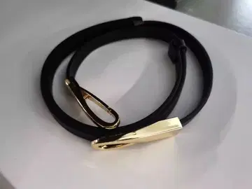 심플한 블랙 벨트 골드 금장 장식 포함