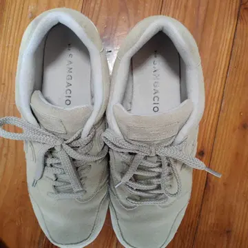 SANGACIO 베이지 스웨이드 스니커즈