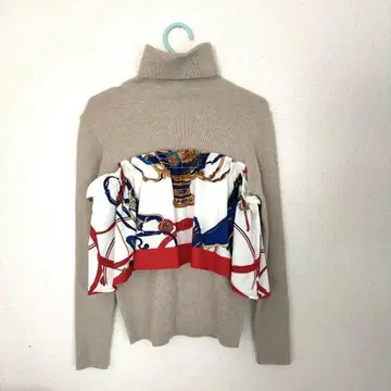 AMERI 아메리 샘플 스카프 도킹 니트 베이지