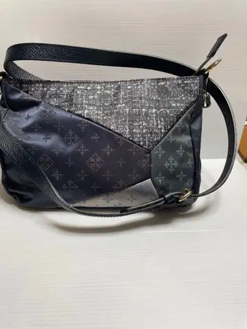 러셋 숄더백 모노그램 패턴 네이비 계열