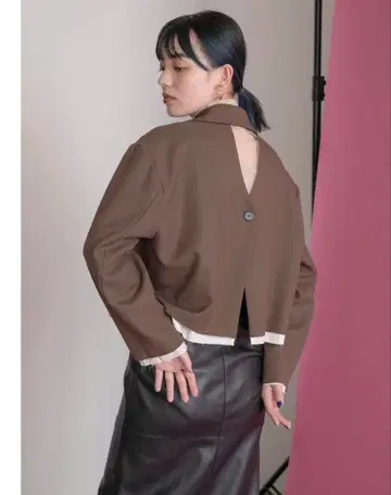 에이미 로우 컷오프 크롭 자켓 블랙