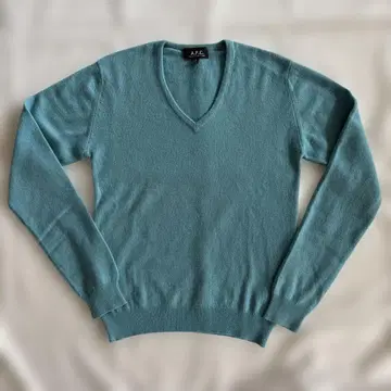 A.P.C. 스카이블루 V넥 캐시미어 니트 풀오버