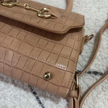크로커다일풍 베이지 숄더백
