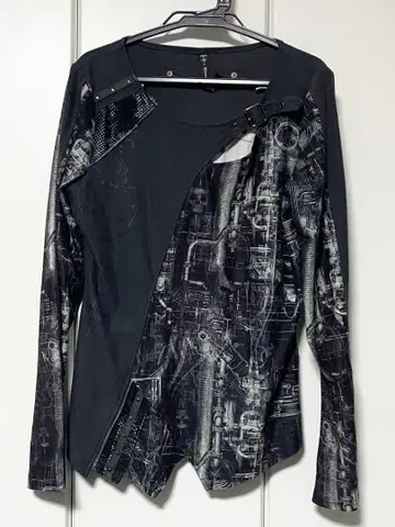 오즈 크로체 메카니컬 패턴 티셔츠 오즈온