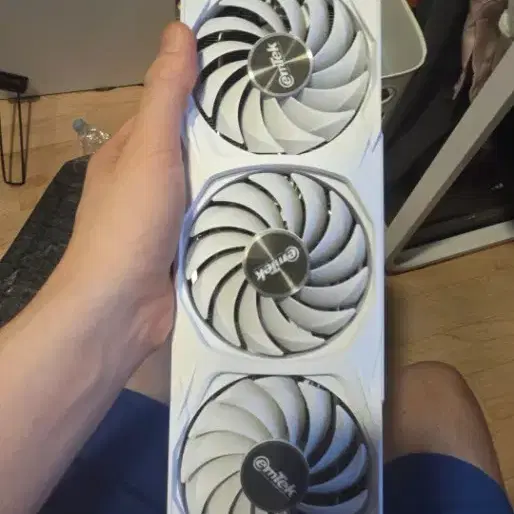 Emtek 그래픽카드 화이트 4070super