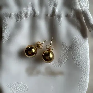 La sour 골드 볼 스터드 귀걸이