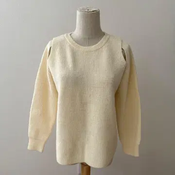 택 포함 새상품 폴리느브로 컷 디자인 니트