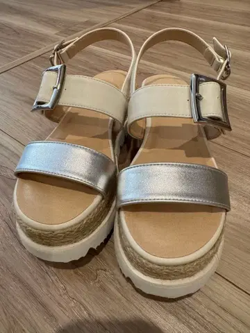 BEAMS 스트랩 샌들 미사용