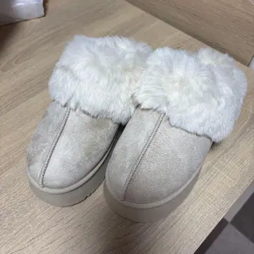 베이지 어그 부츠