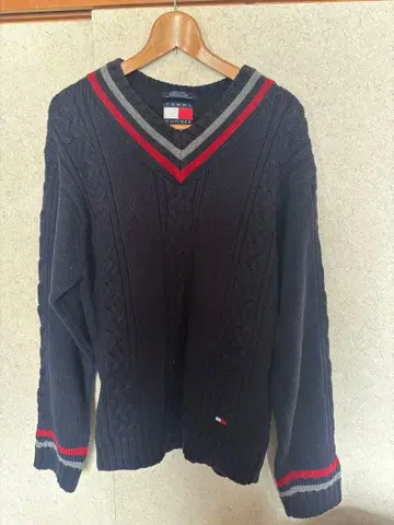 TOMMY HILFIGER 네이비 V넥 스웨터