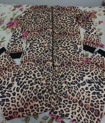 레오파드 무늬 작업복