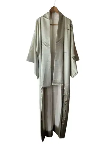 연한 녹색 꽃무늬 자수 호몬기 츠케사게 기모노