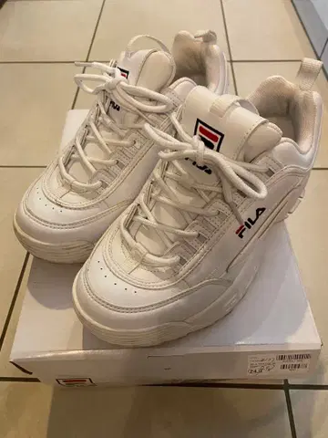 FILA 화이트 스니커즈 24cm