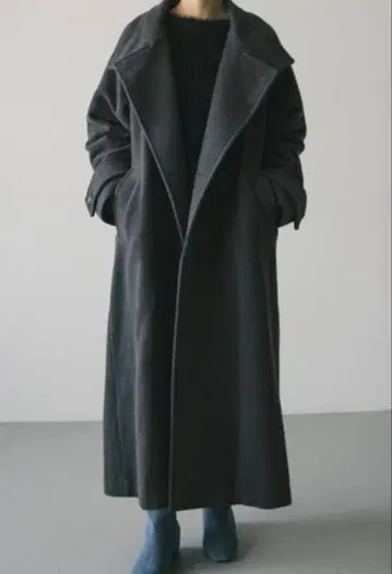 스타일믹서의 다크 그레이 오버 롱 코트