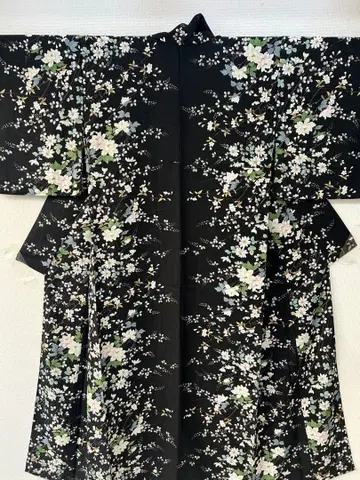 블랙 베이스의 멋진 코몬 워셔블 기모노 꽃무늬 히토에 159