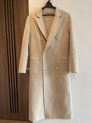 MADISON BLUE 베이지 펄 버튼 체스터 코트