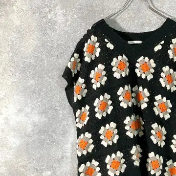 CPCM 니트 티셔츠 비침 있음 V넥 블랙 꽃무늬 아크릴