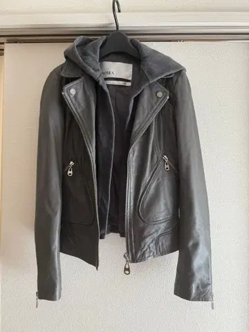 [DOMA] 그레이 가죽 후드 부착 라이더 자켓