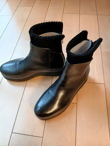 새상품급 Patrizia Bonfanti 블랙 가죽 리브 니트 부츠