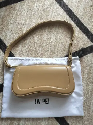 JW PEI 베이지 숄더백
