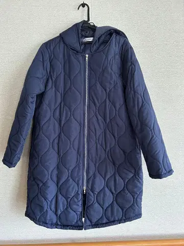 새상품급 네이비 퀼팅 롱 코트