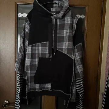 CANDY STRIPPER 패치워크 레이어드 스타일 후드 부착 후드티