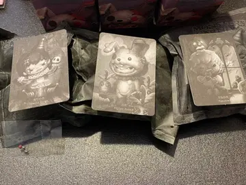 Hirono Monsters's Carnival 시리즈 POP MART