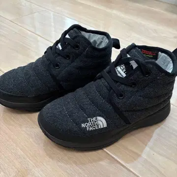 THE NORTH FACE 하이컷 신발 그레이