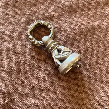 벨 목걸이 탑 펜던트