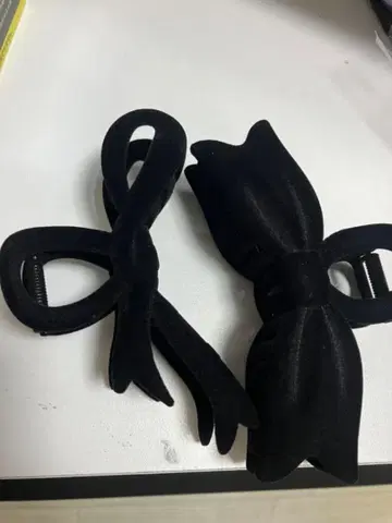 블랙 리본형 헤어 클립 2개 세트