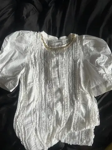 화이트 프릴 반팔 셔츠