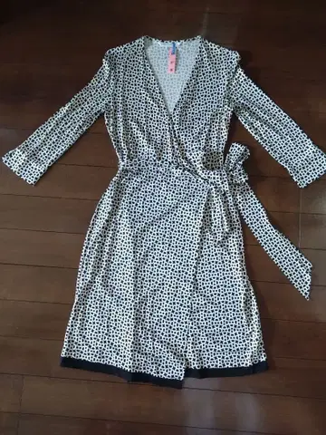 DIANE von FURSTENBERG 실크 원피스 사이즈 6