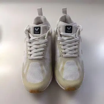 VEJA 화이트 스니커즈