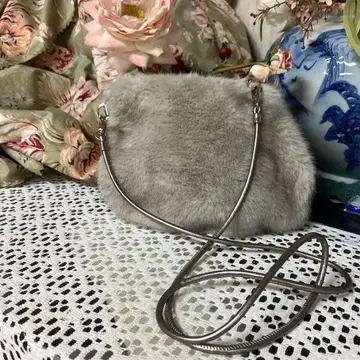 새상품급 잉게보그 그레이 퍼 숄더백