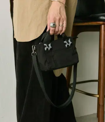 ear의 스테디셀러 [ 수지 부품 토트백 ] 의 미니 사이즈 백