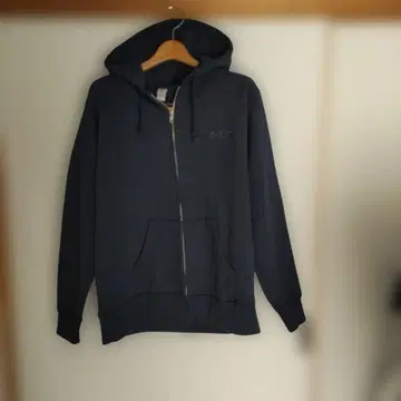 TRUSS의 쿨한 코튼 후드티. 원단은 조금 도톰합니다.