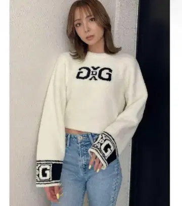 GYDA SYMMETRY 몰얀 니트탑