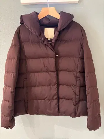 브라운 후드 부착 다운 자켓