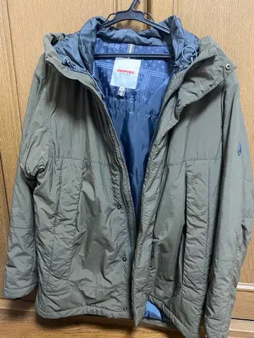 올리브 그린 다운 자켓 후드 부착