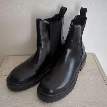 블랙 가죽 사이드 고어 부츠